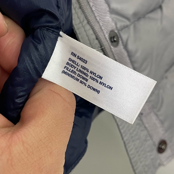 GAP 90% Down Puffer Vest Gray Silver Women’s Small Full Zip Button Layer Winter - Picture 6 of 9